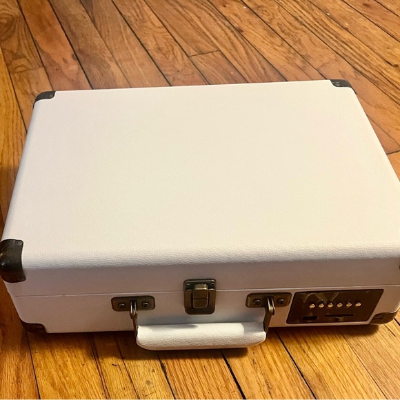 Record player - Picture 2 of 9